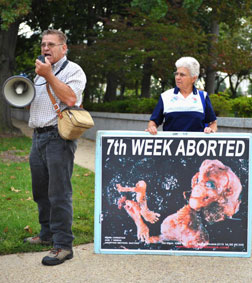 101026_EX_protestersTN